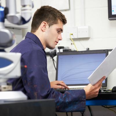 17 mil vagas de Estágio e Trainee em 2025: bolsas acima de R$ 2.300