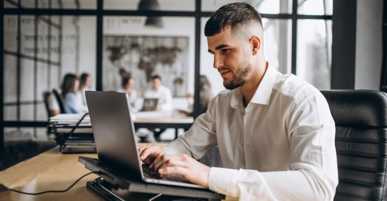 Cursos grátis que podem turbinar seu salário em 2026